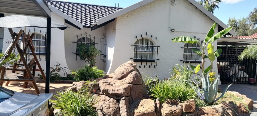 5 Bedroom Property for Sale in Stilfontein Ext 4 North West